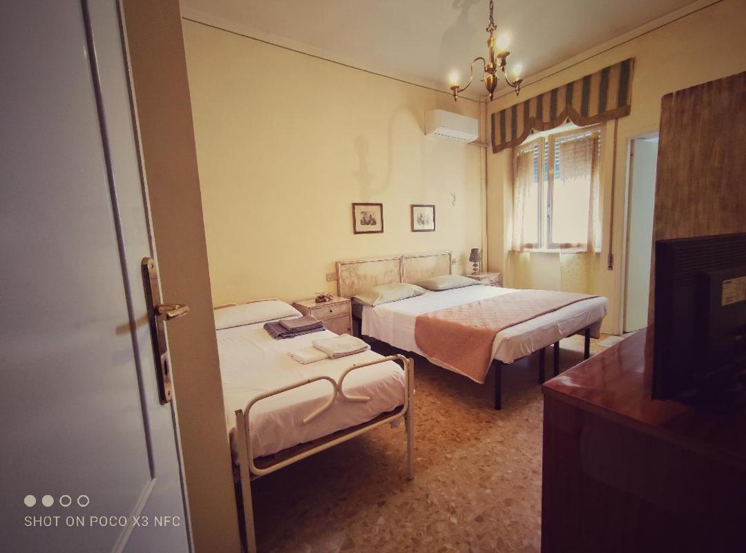 Hotel Delhy Viareggio Luaran gambar